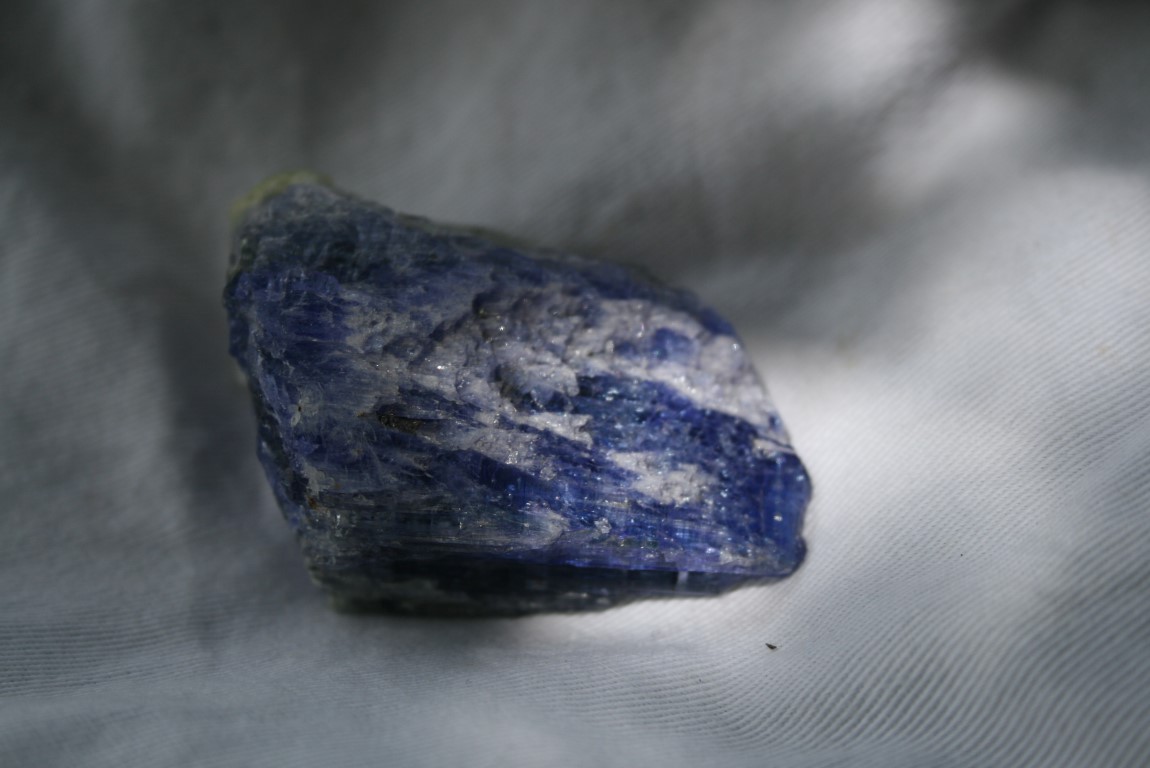 Tanzanite is calming and soothing 4506